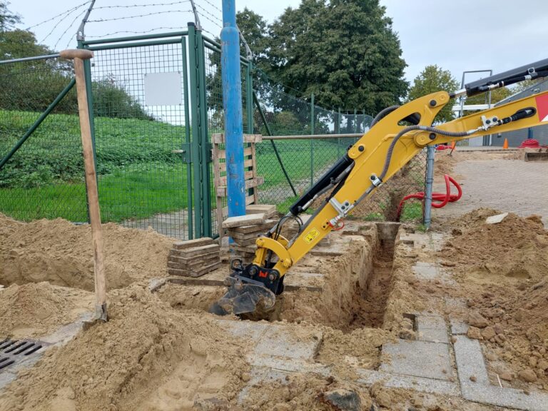 Rups kraan uitgraven Piels Groen & Infra